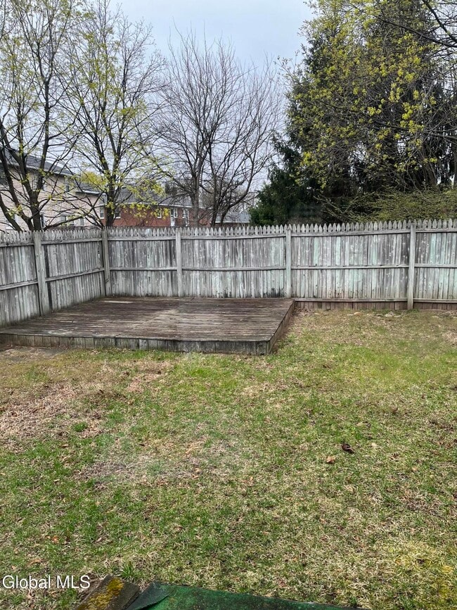 Building Photo - 4 Bayberry Dr