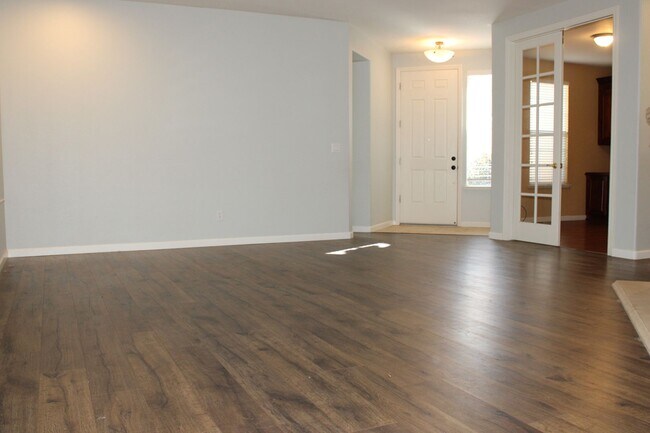 Foto del edificio - 960 Glennfinnan Way