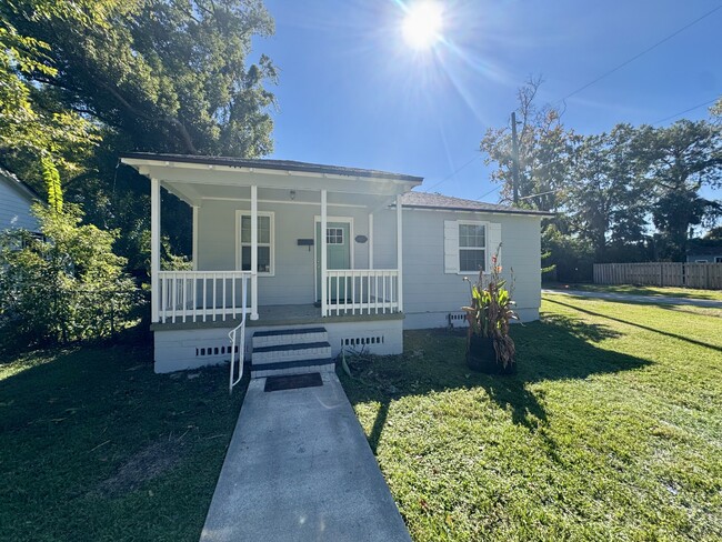 Building Photo - 4820 Headley Terrace