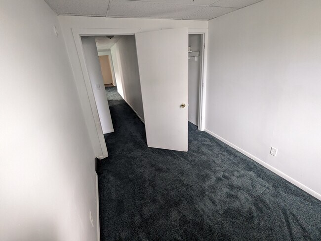 Dormitorio 1 - 1613 Iowa Ave