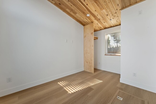 Building Photo - Morris Street Commons Modualr Living! 1/1 Community Living!