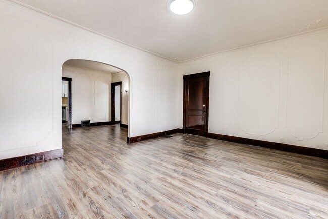 Foto del edificio - 609 E Warrington Ave