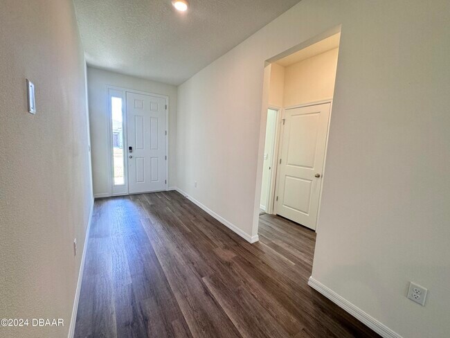 Foto del edificio - 341 Merimont Ln