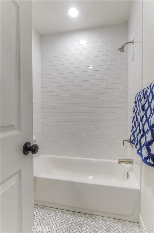 Building Photo - 1925 N Screenland Dr