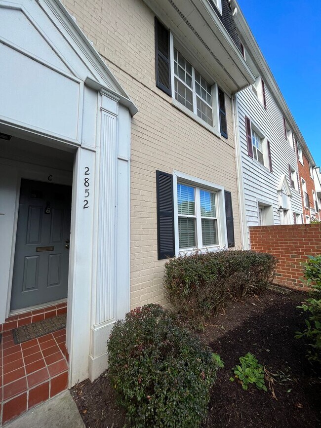 Building Photo - 2852 S. Wakefield St. #C