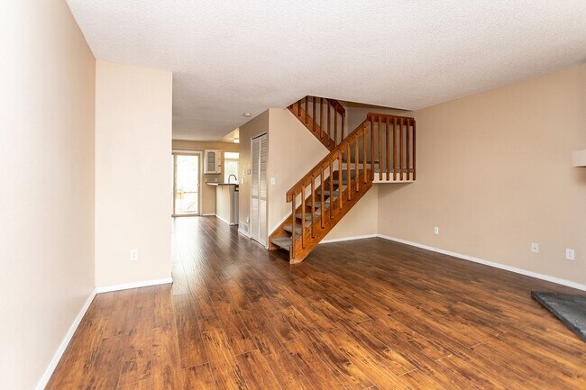Building Photo - Charming 2 BR/2BA Townhome in Prime Rockrimmon Location!
