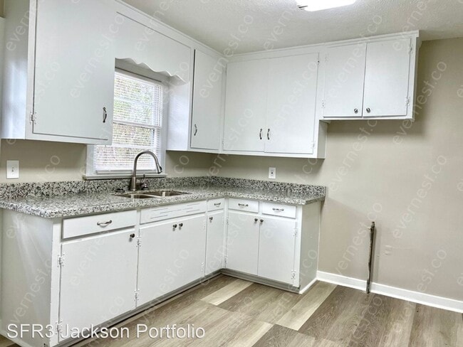 Building Photo - 3 br, 1 bath House - 130 Wacker Drive