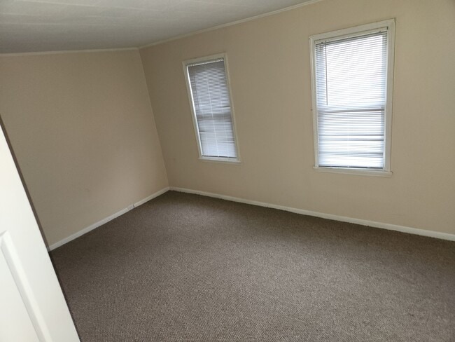 Large Master BR - 537 Mill St