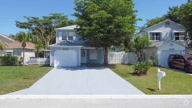 Building Photo - 4722 Lakeside Cir