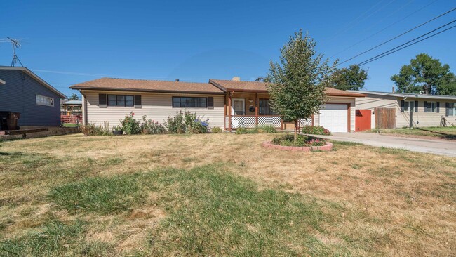 Building Photo - Cozy Fountain Valley Home Close to Schools...