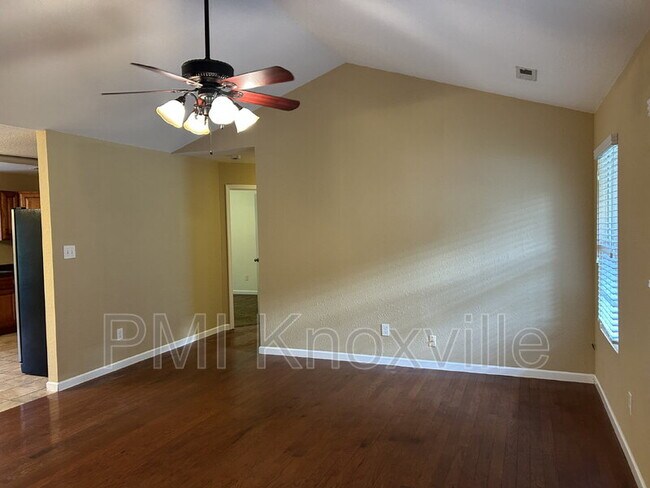 Foto del edificio - 5960 Parkdale Rd