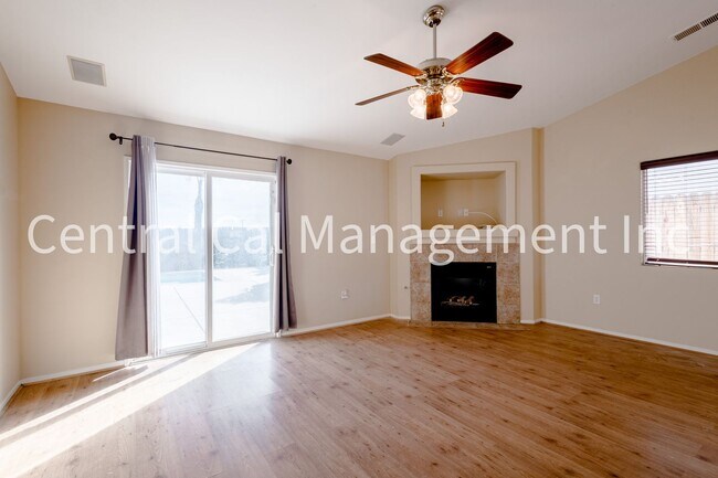 Foto del edificio - 3 Bedroom/2 Bath with Pool in the Southwest - $2395 Per Month!