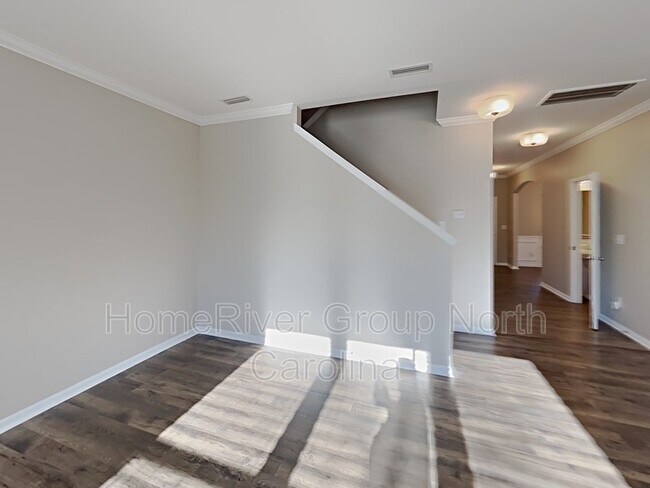 Building Photo - 104 Maggie Dr