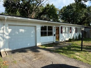 Building Photo - 2517 S 51st Terrace