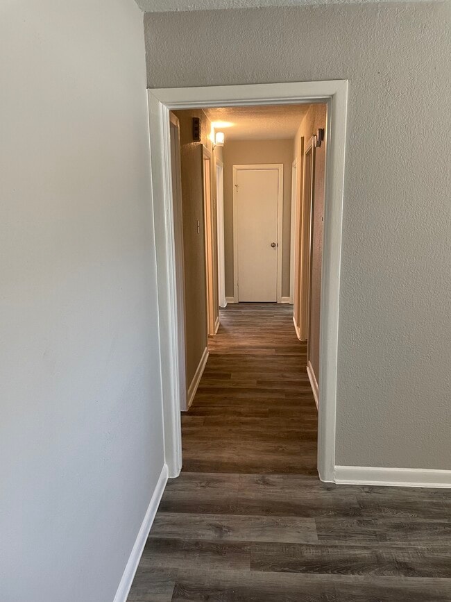 Hallway - 3515 Meadowlake Rd