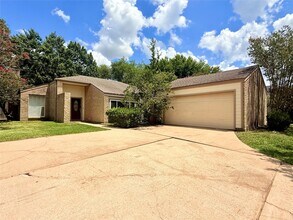 Building Photo - 11318 Briar Forest Dr
