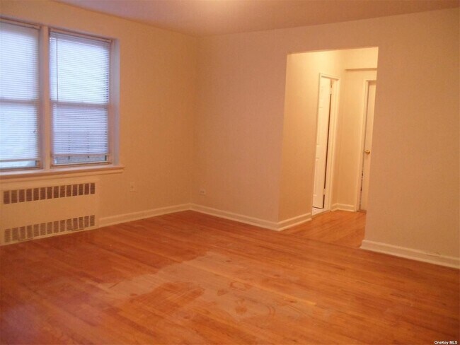 Foto del edificio - 134-39 Blossom Ave