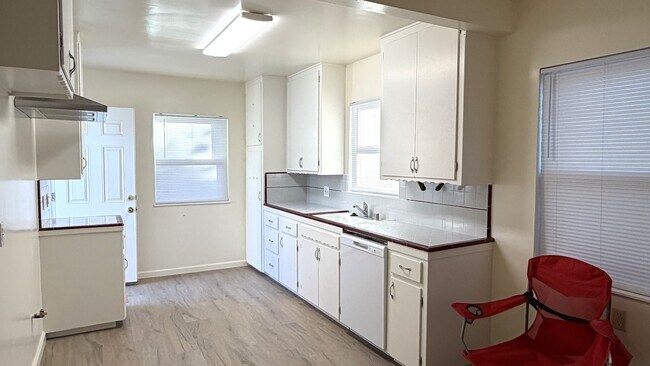 Foto del edificio - 3590 Cedar Ave