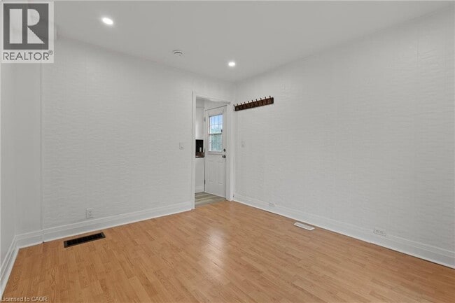 Building Photo - 15 McCormick St