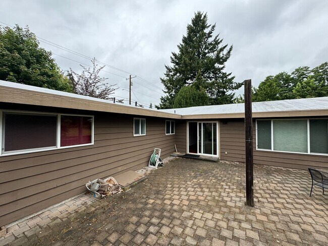 Building Photo - Great house for rent