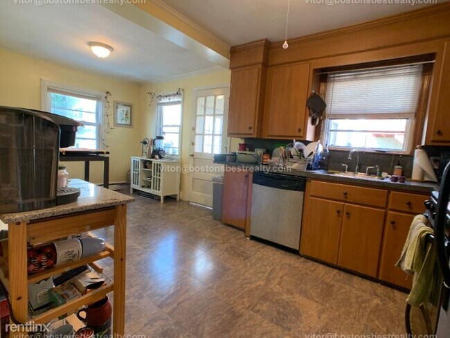 Building Photo - 3 br, 1 bath Condo - 9 Monastery Rd 2 Unit 2