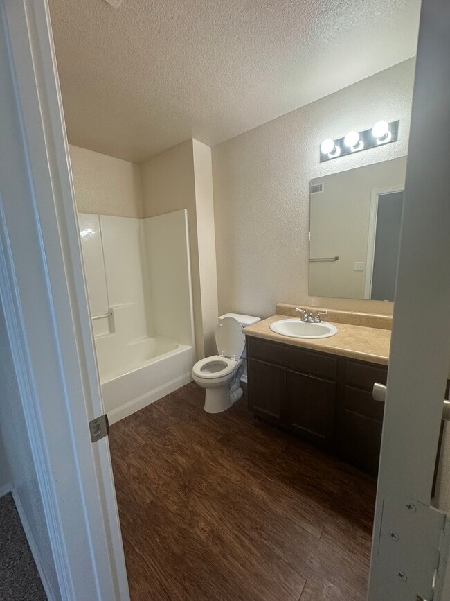 Master Bathroom - Jefferson Park Apartments