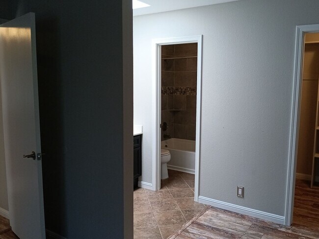 Foto del edificio - 3 Bedroom, 2.5 Bathroom Home! Schedule a Showing!