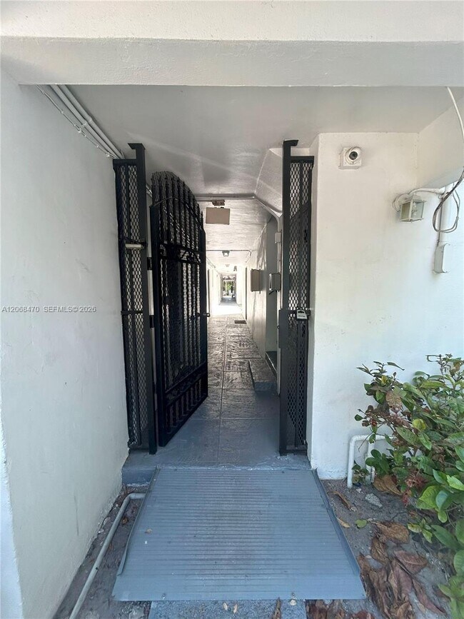 Foto del edificio - 5814 NE 4th Ct