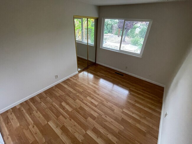 Foto del edificio - $4390 -- BEAUTIFUL 3BED HOME IN MISSION VA...
