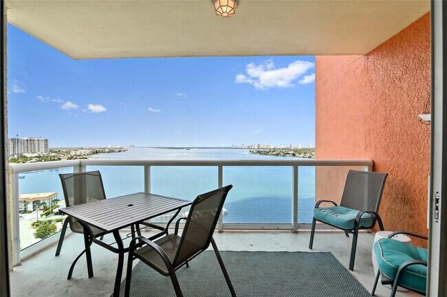 Foto del edificio - 2650 Lake Shore Dr