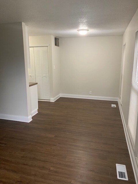 Foto del edificio - 3326 Lupine Dr