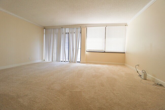 Building Photo - 1 Bedroom Condo in Downtown Tulsa! *Price ...