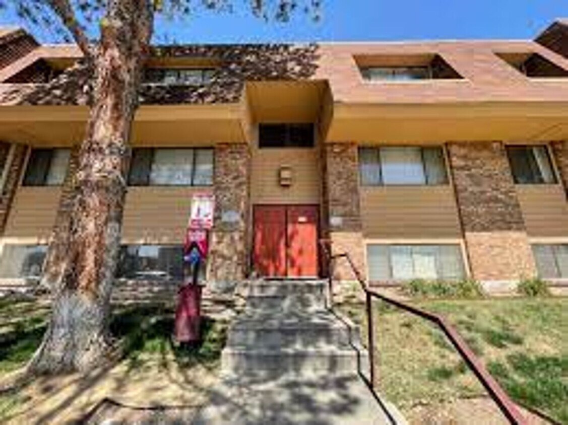 Updated Condo with outdoor Pool ***Next t... - Updated Condo with outdoor Pool  ***Next t...