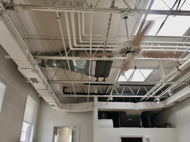 Building Photo - bedroom in Charlottesville VA 22902