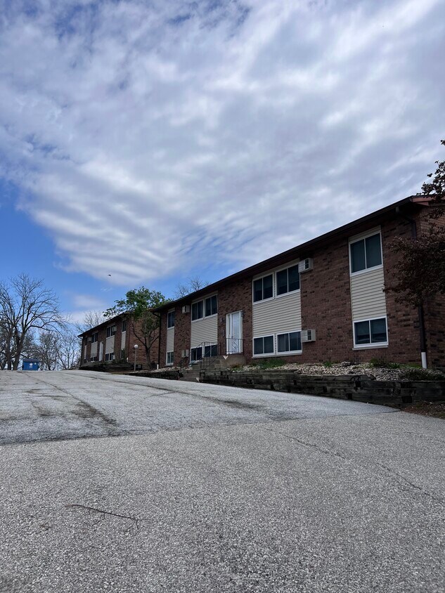 Primary Photo - Woodridge Apartments- 1003