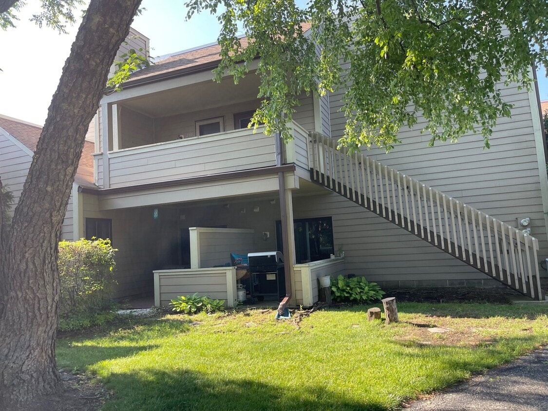 3322 Berwyn Ave Unit 232, North Chicago, IL 60064 Condo for Rent in