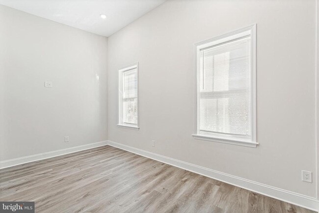 Foto del edificio - 2341 N College Ave