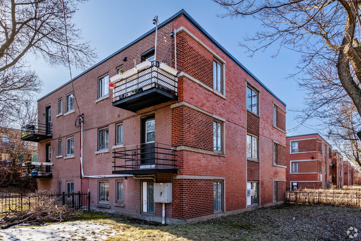 Building Photo - 4000 Av Linton