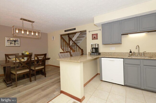 Foto del edificio - 8206 Burning Forest Ct