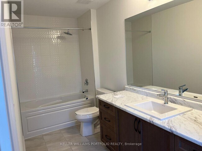 Building Photo - 8 Thornbird cres