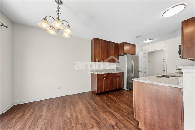 Building Photo - 7694 Hillsdowne Cir