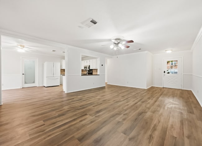 Foto del edificio - 6555 Beech Trail Dr