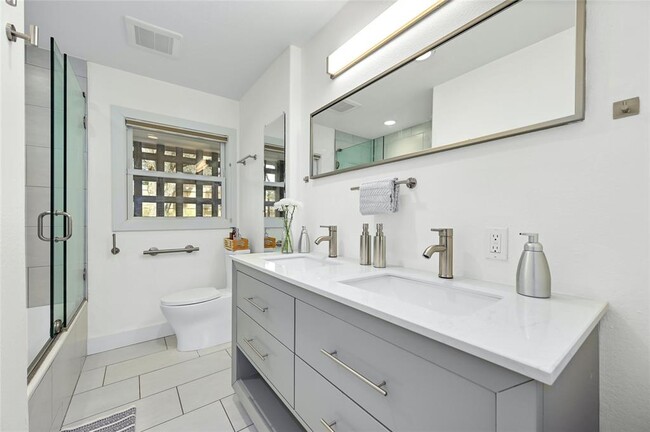 Building Photo - 2801 Cedarview Dr