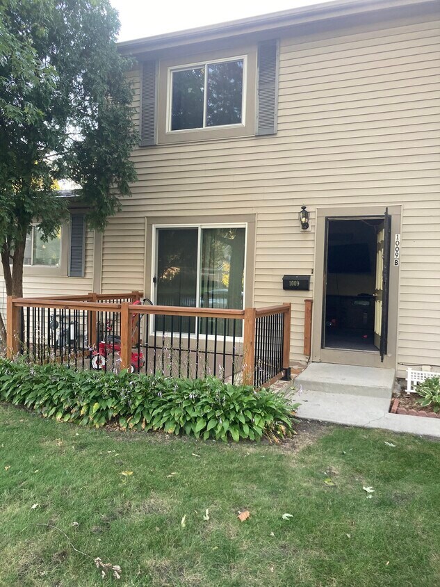 1009 Gael Dr, Joliet, IL 60435 Townhome Rentals in Joliet IL