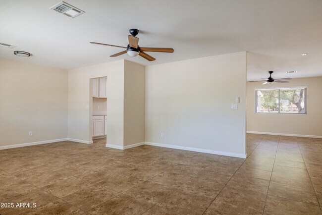 Building Photo - 10816 N 109th Ave