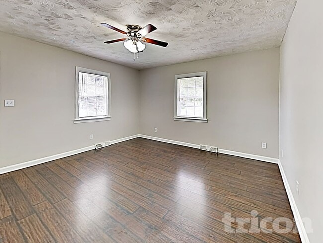 Building Photo - 4300 Oak Forest Dr