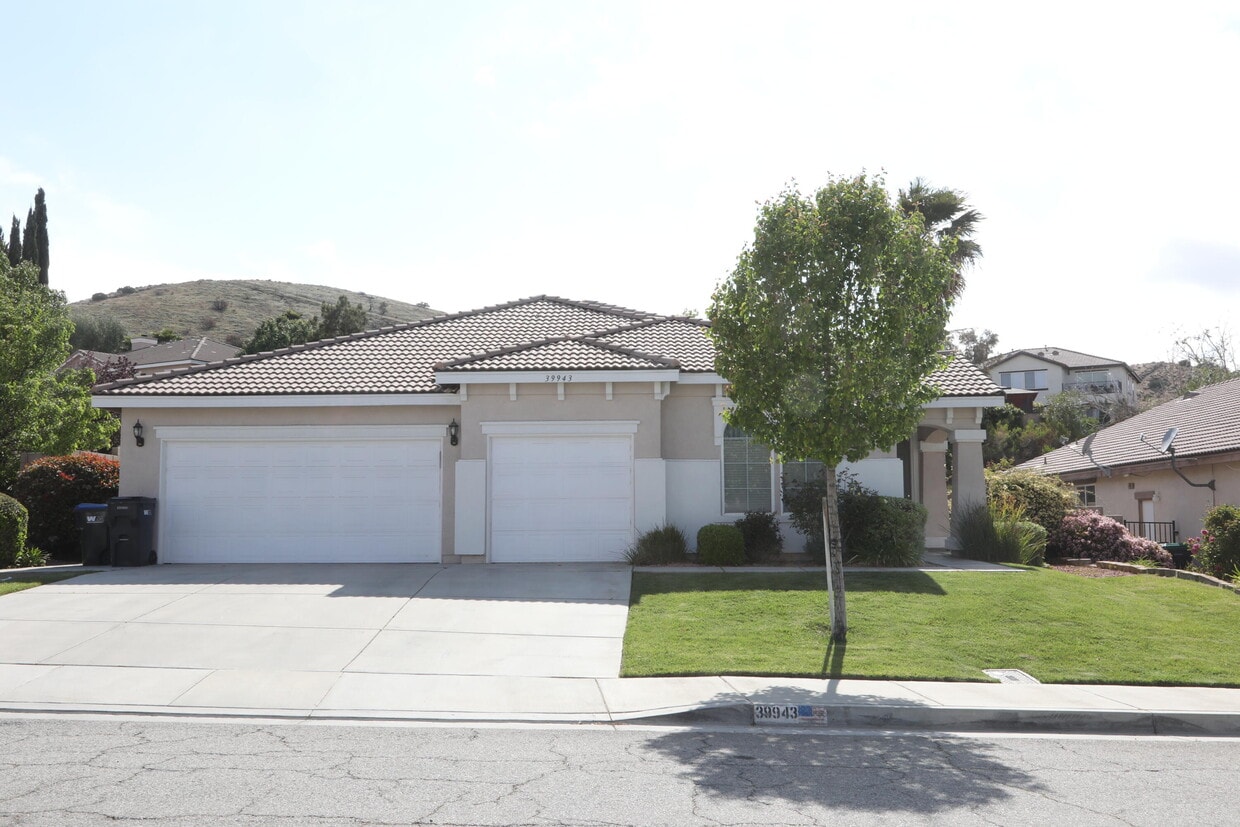 Primary Photo - 39943 Capland Dr
