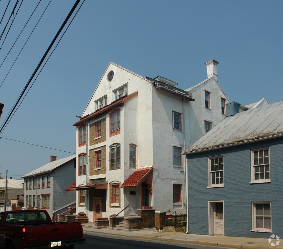 Building Photo - 15-19 N Mulberry St