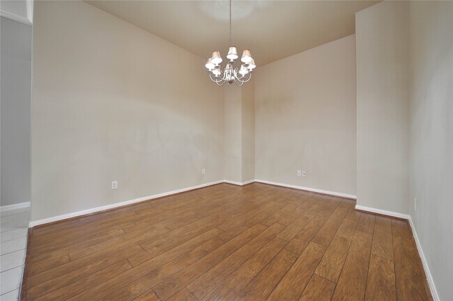 Building Photo - 26022 Trailcliff Ct