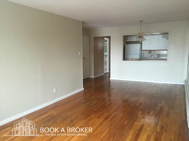Building Photo - 936 E 107th St